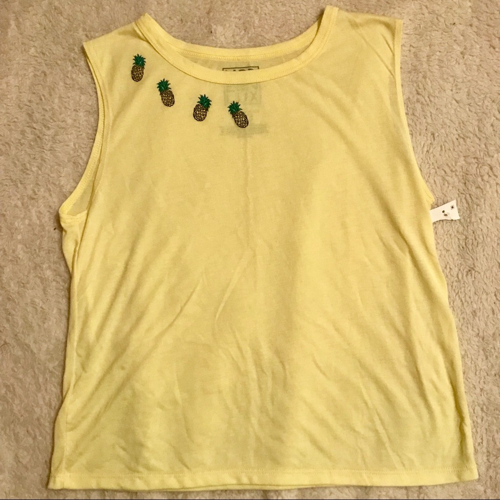 NWT sleeveless tee by Modern Lux